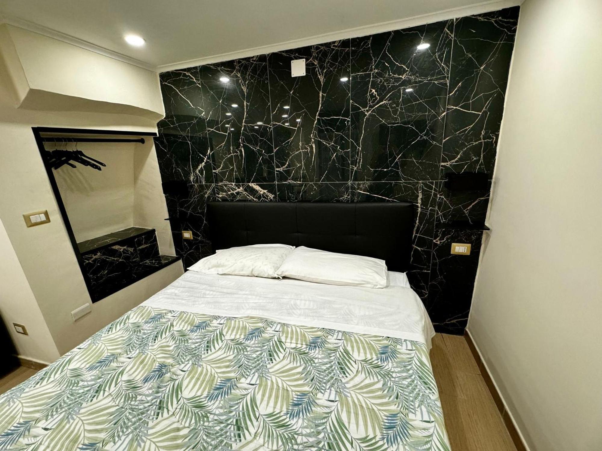 Fl Black Diamond Napoli Bagian luar foto